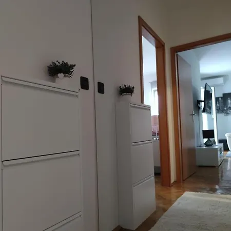 Sve U 5 Minuta Апартаменты *